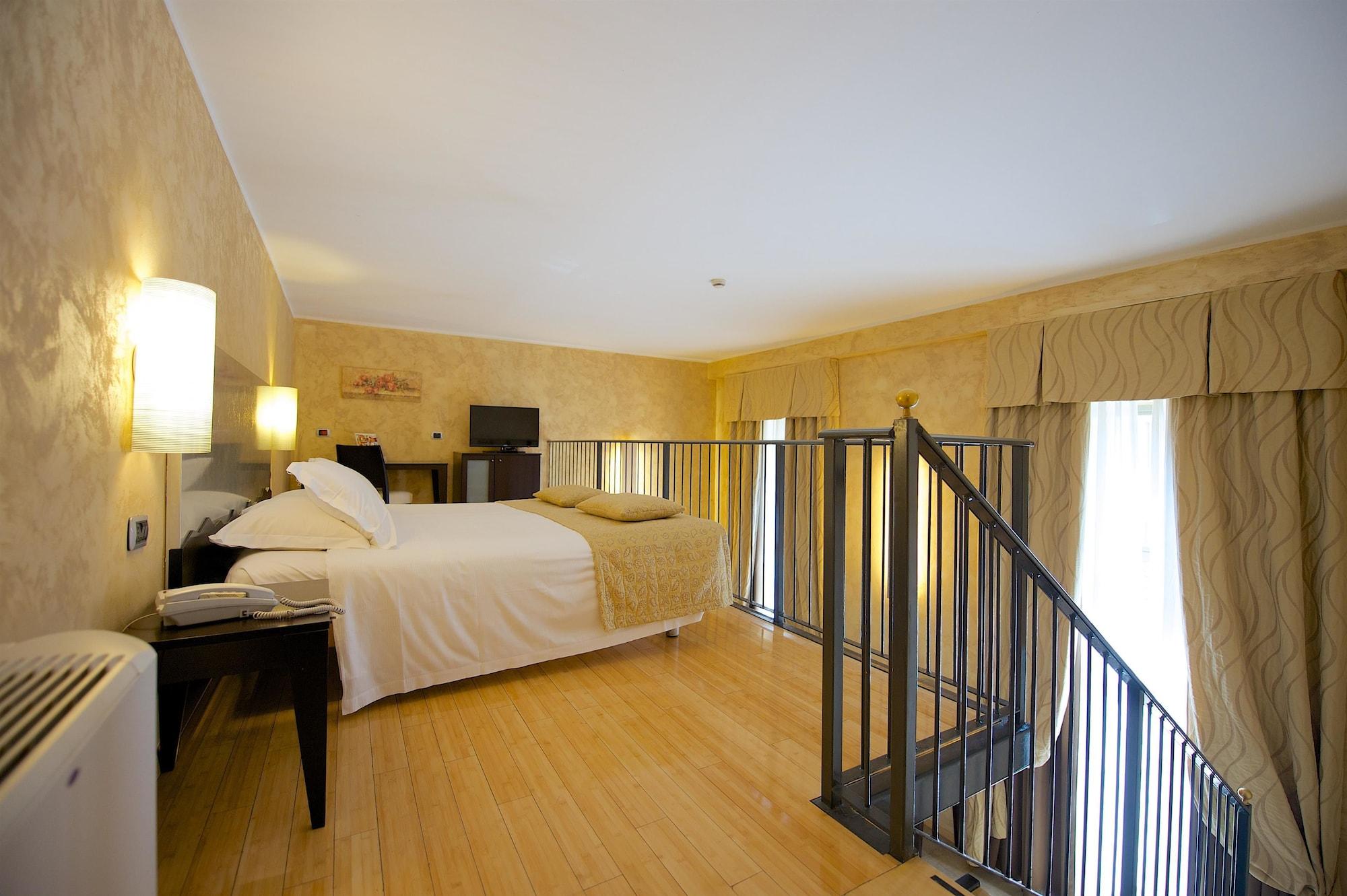 Best Western Crystal Palace Hotel Torino Esterno foto