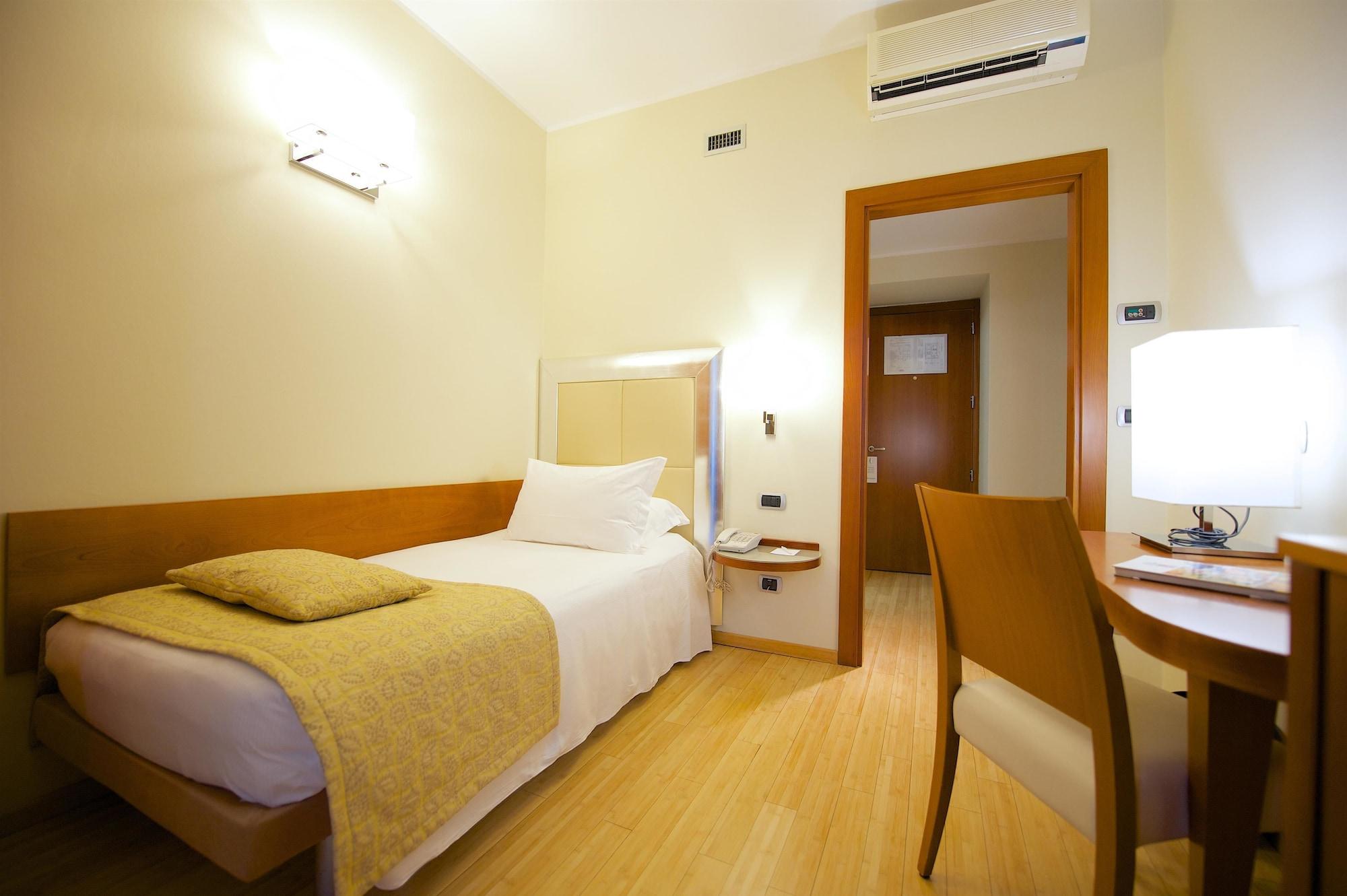 Best Western Crystal Palace Hotel Torino Esterno foto